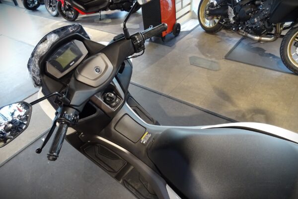 Yamaha NMAX125 Pre-reg offer! SAVE £500 - Image 3