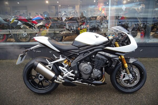 Triumph Speed Triple 1200 RR