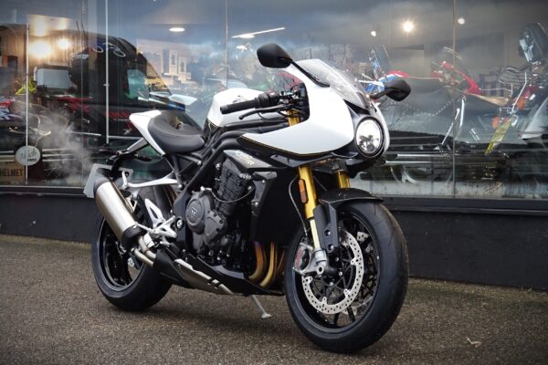 Triumph Speed Triple 1200 RR - Image 2